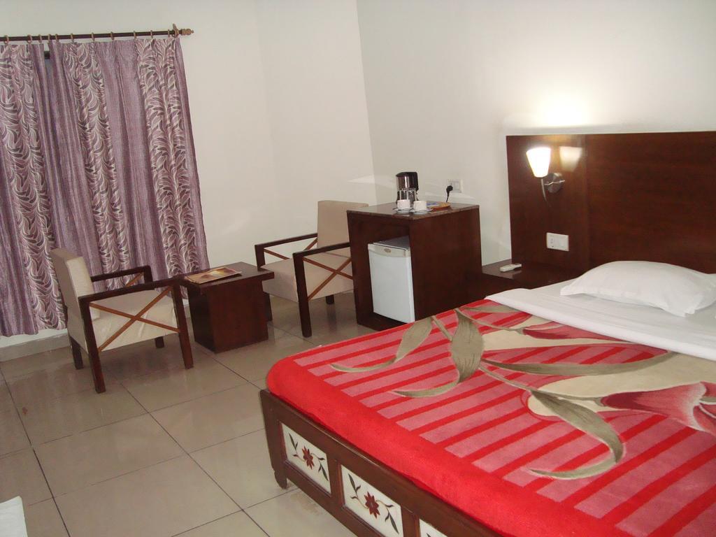 Hotel Dawat Palace Agra  Room photo